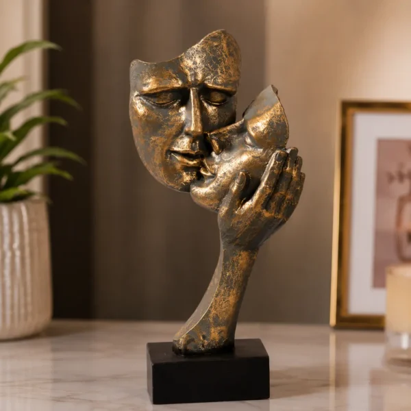 Antique kissing couple statue resin decorative figurine for home decor