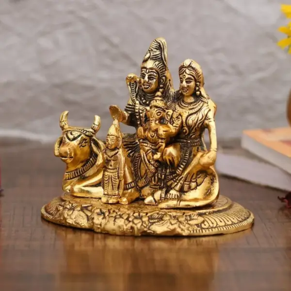 Tinums Shiv Parivar idol showing Shiva Parvati and Ganesh seated together on Nandi